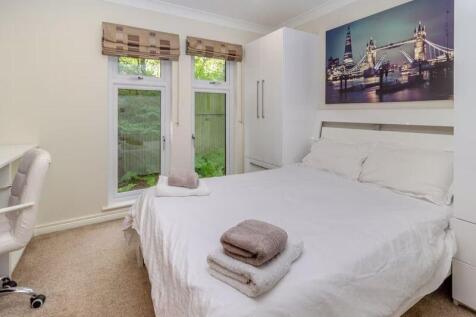 LUXURY LODGE 1