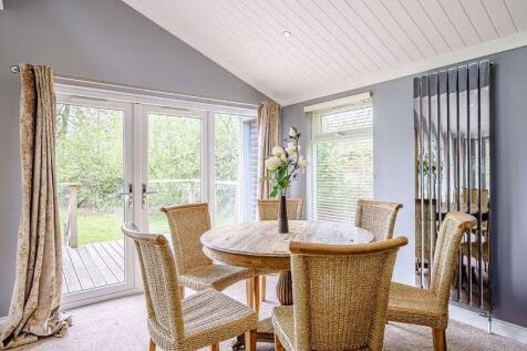 LUXURY LODGE 3