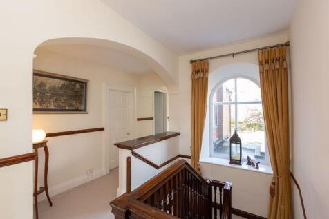 MAIN FIRST FLOOR LANDING