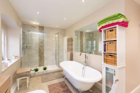 EN SUITE BATHROOM