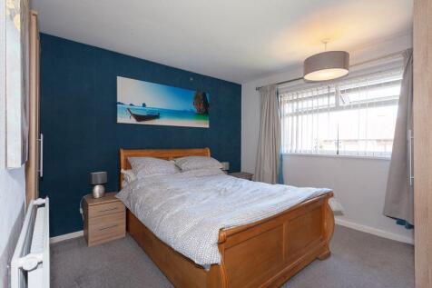 BEDROOM 1 FRONT 