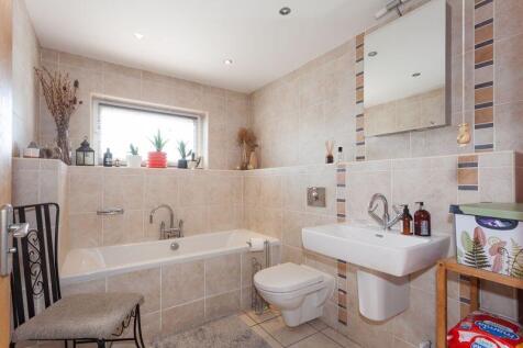 GROUND FLOOR BATHROOM