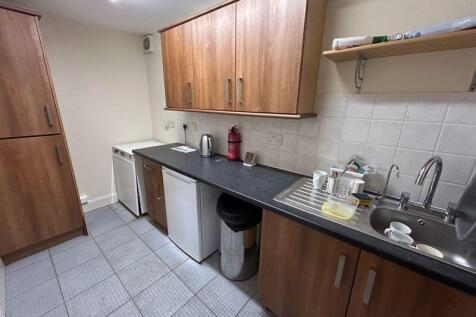 COMMUNAL KITCHEN
