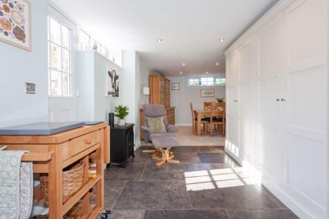 L SHAPED DINING SITTING AREA