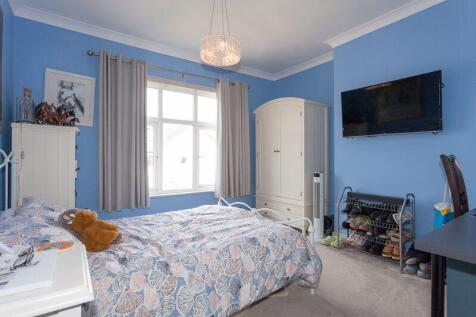 BEDROOM 2 FRONT
