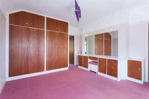 BEDROOM 1 FRONT