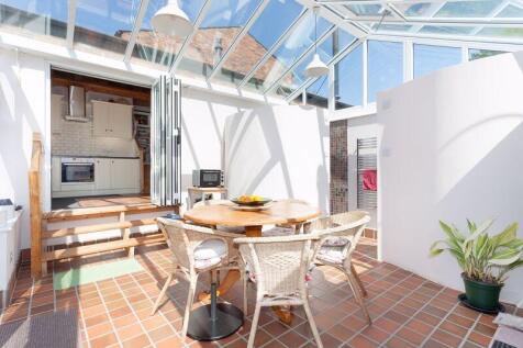 GARDEN ROOM 