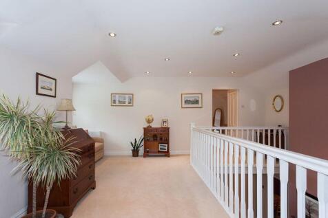 GALLERIED LANDING