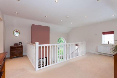 GALLERIED LANDING