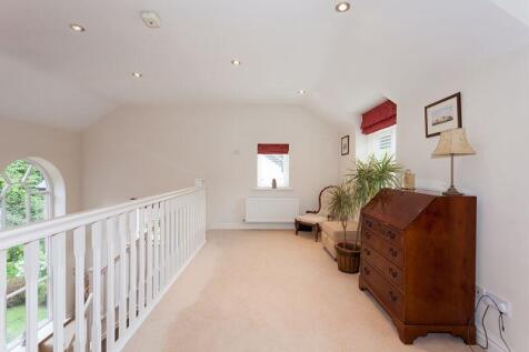 GALLERIED LANDING