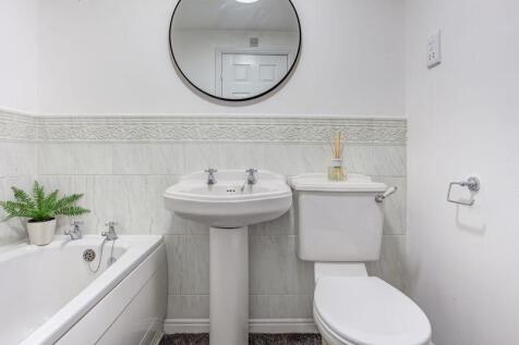 BATHROOM B