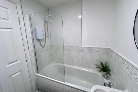 BATHROOM C