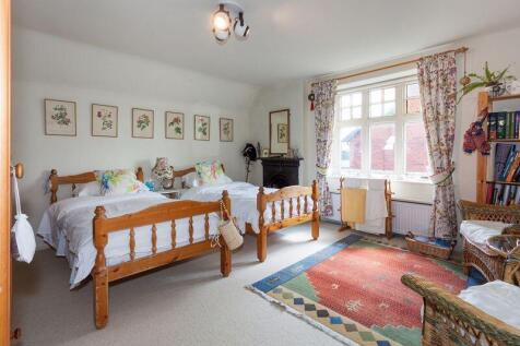 BEDROOM 5