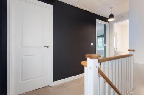 FIRST FLOOR LANDING