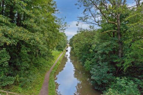 ADJOIINING MACCLESFIELD CANAL