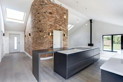 L SHAPED OPEN PLAN KITCHEN/LIVING AREA