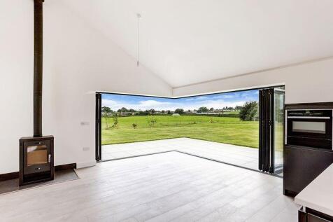 OPEN PLAN KITCHEN/LIVING AREA