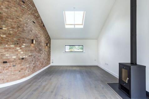 LIVING/DINING AREA