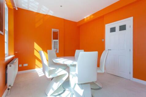 BEDROOM 4/DINING ROOM