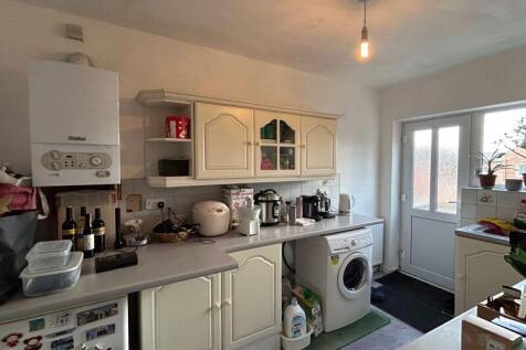 FLAT KITCHEN