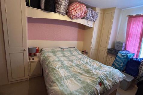 FLAT BEDROOM
