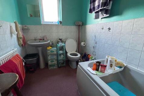 FLAT BATHROOM