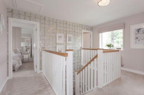 GALLERIED LANDING