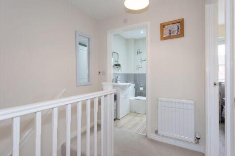 FIRST FLOOR LANDING