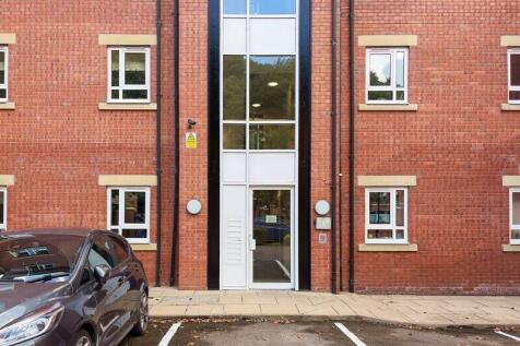 FRONT COMMUNAL ENTRANCE