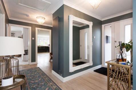 L-SHAPED HALL