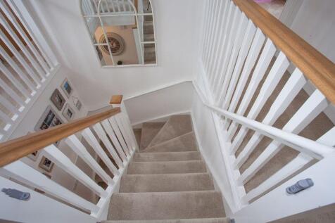 GALLERIED LANDING