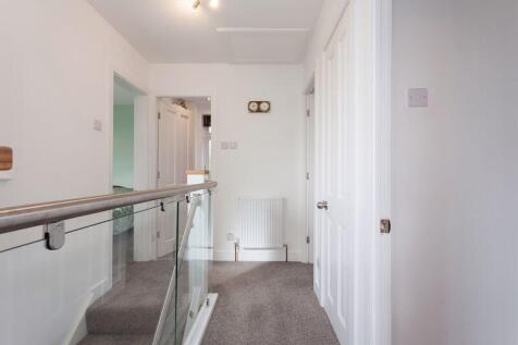 FIRST FLOOR LANDING