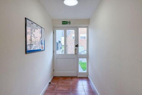 COMMUNAL ENTRANCE