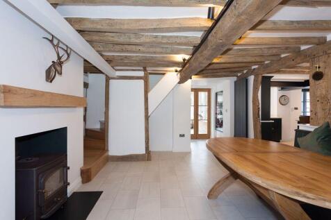 LOUNGE/DINING AREA