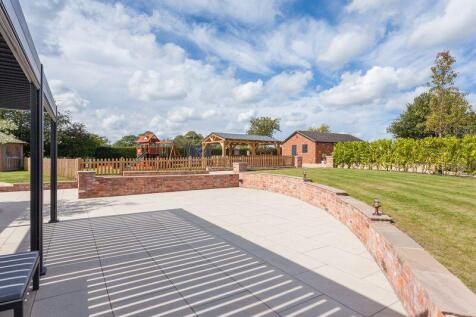 OUTSIDE DINING AREA