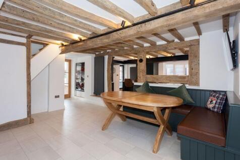LIVING/DINING AREA