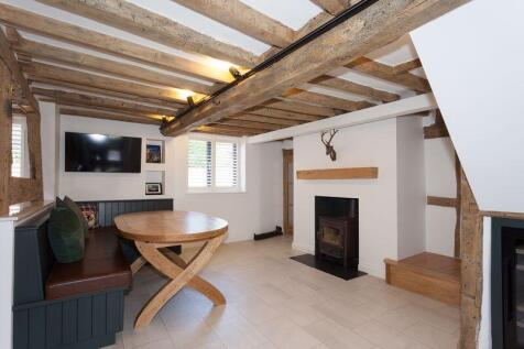 LIVING/DINING AREA