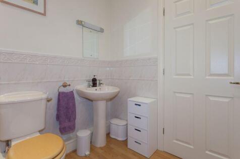 EN-SUITE BATHROOM