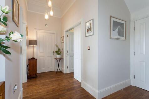 L SHAPED RECEPTION HALL