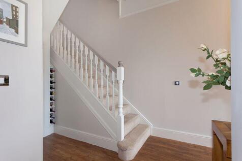 L SHAPED RECEPTION HALL