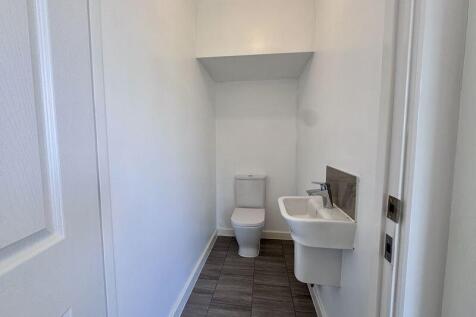 CLOAKROOM W.C.