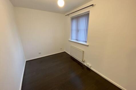 BEDROOM 2 FRONT