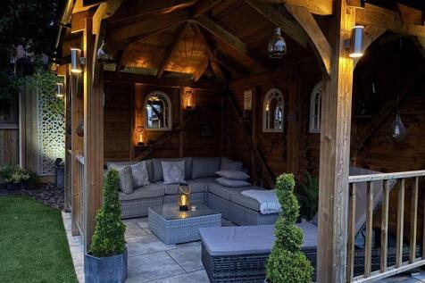 VENDOR NIGHT PHOTO REAR