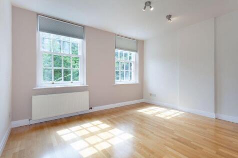 SECOND LOUNGE/BEDROOM 3