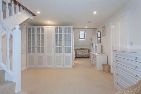 BEDROOM 1 / SITTING ROOM SUITE FRONT