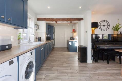 OPEN PLAN KITCHEN/DINING/FAMILY