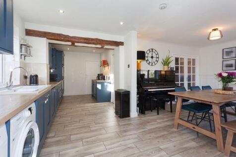 OPEN PLAN KITCHEN/DINING/FAMILY