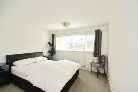 pbox-bedroom-299478.JPG