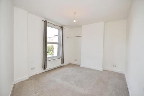 pbox-bedroom-336446.JPG
