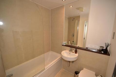 1Bathroom.JPG